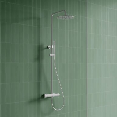 Baltos matinės spalvos virštinkinė termostatinė dušo sistema Omnires Y1244SUWM
