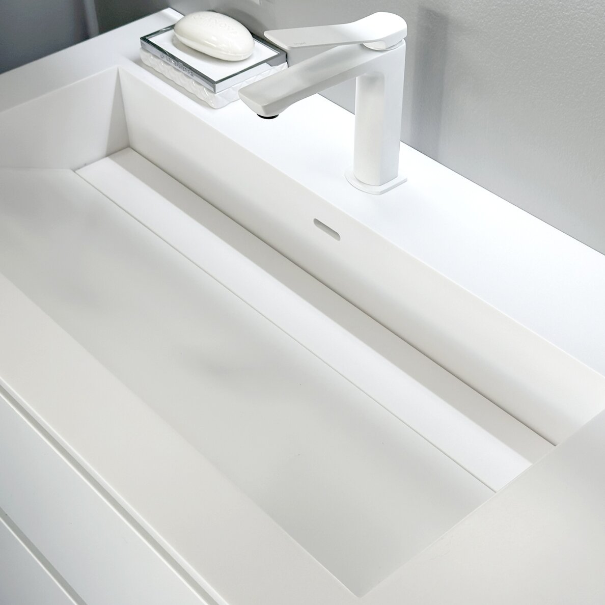 Kamė CORIAN®1 praustuvas su dubeniu kairėje 120 cm, matinis baltas 3 Kamė CORIAN®1 praustuvas su dubeniu kairėje 120 cm, matinis baltas 3