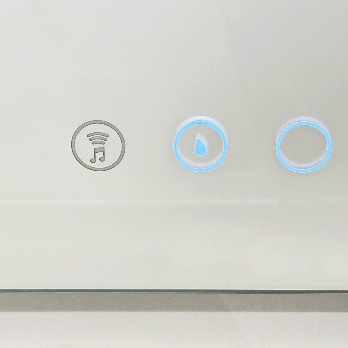 Kamė SMART veidrodis su LED apšvietimu ir Bluetooth 60 × 80 cm 1
